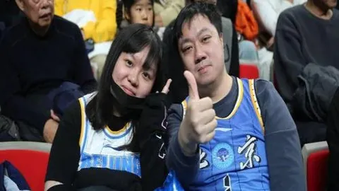 《红牛高层盛赞克洛普：他不仅是我们的王，更是无懈可击的战术大师！独家揭秘：合同坚如磐石，解约条款成传说》